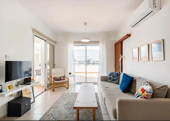 Floor Center * Ларнака